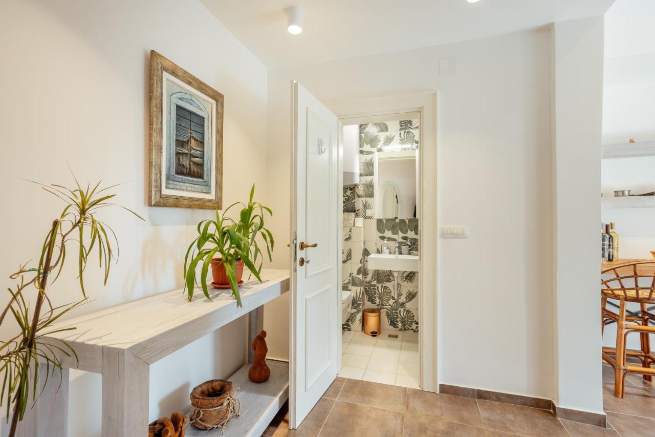 Stylish Mini-House With Garden & Beach Bijela Esterno foto