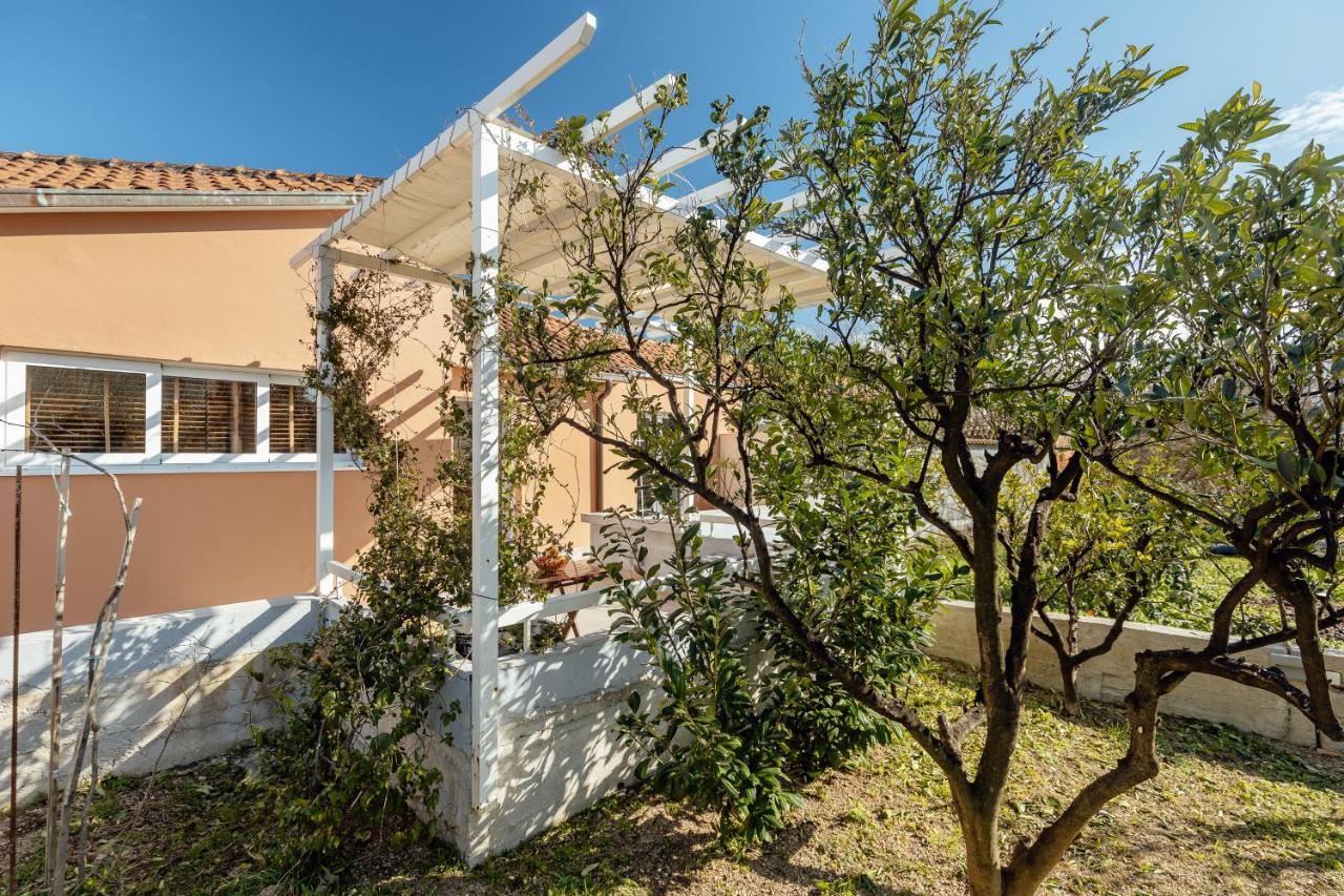Stylish Mini-House With Garden & Beach Bijela Esterno foto