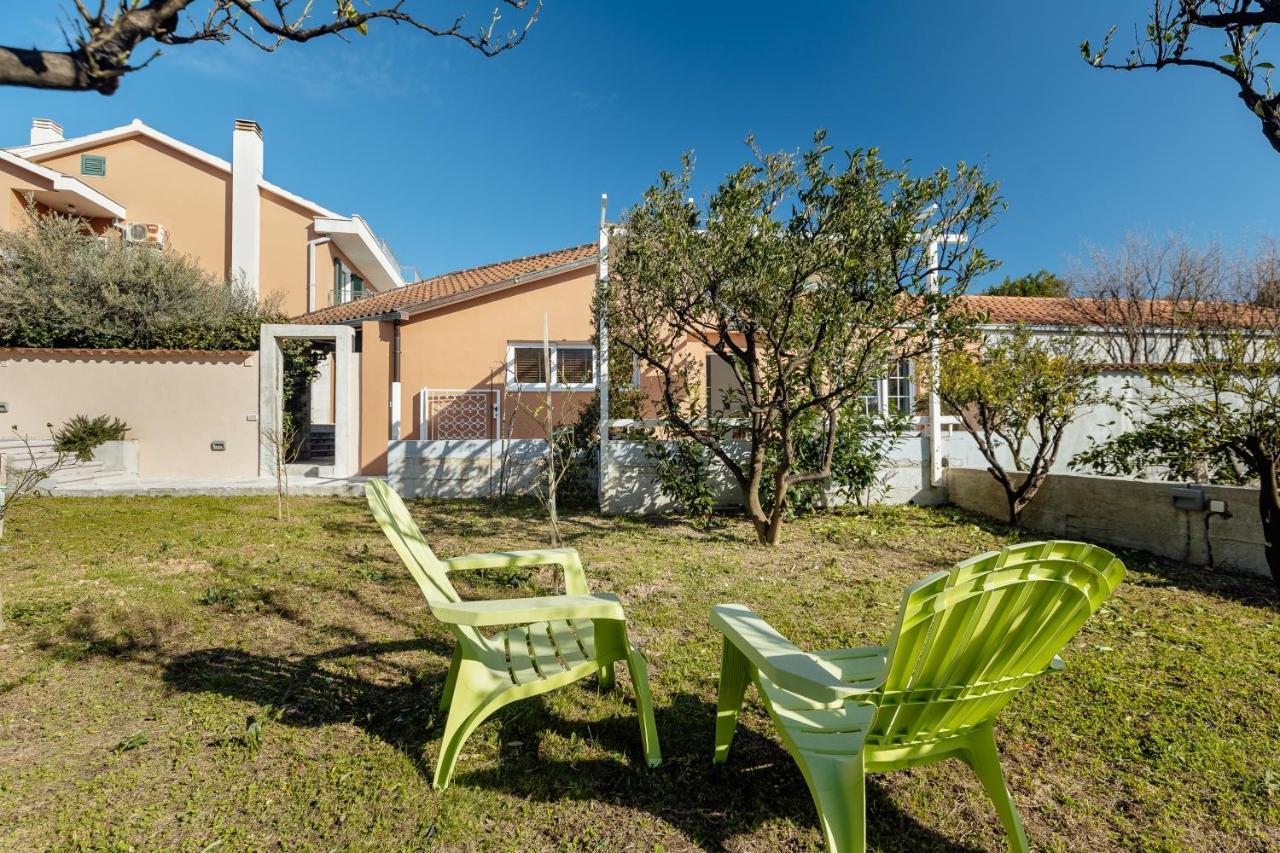 Stylish Mini-House With Garden & Beach Bijela Esterno foto