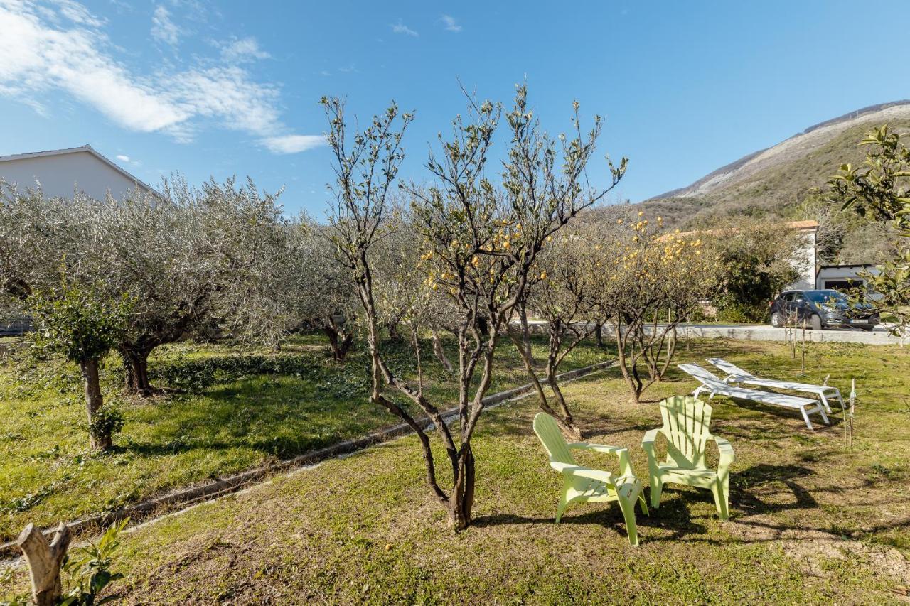 Stylish Mini-House With Garden & Beach Bijela Esterno foto