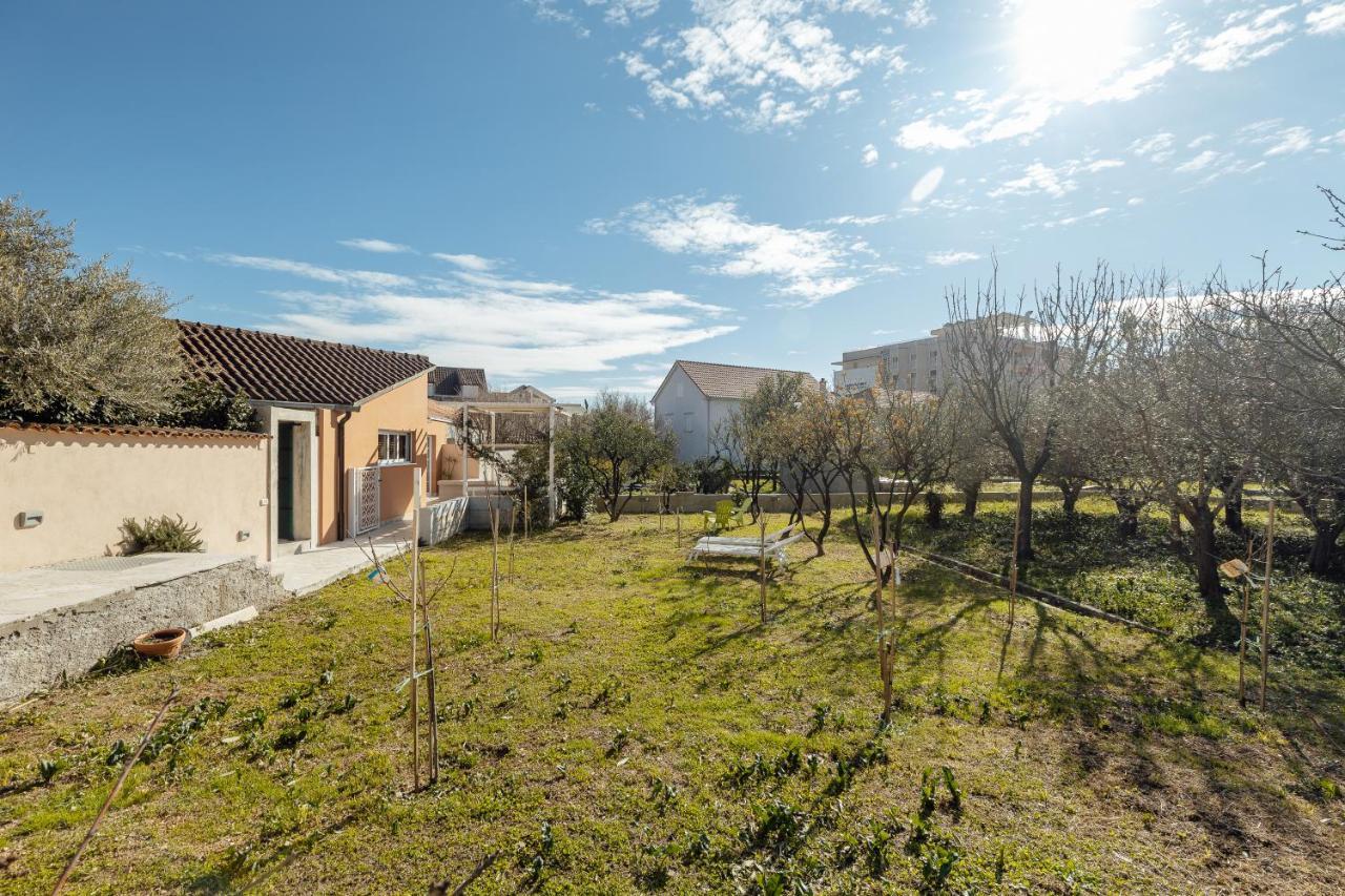 Stylish Mini-House With Garden & Beach Bijela Esterno foto
